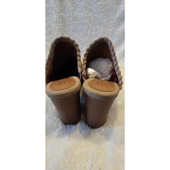 Eürosoft by Söfft Sandy Suede Leather‎ Stitched Heeled Mules Women Size 8M Beige - Picture 4 of 7